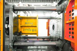 O sistema de fechamento é testado por horas, antes da entrega, utilizando blocos padrão.