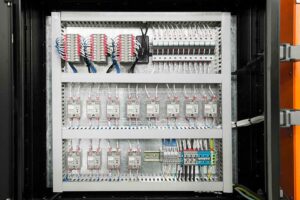 Disposição dos componentes, cabos e placa I/O baseados na normas CE