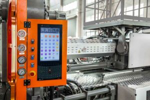 A disposição ergonômica e amigável dos componentes de controle proporciona ao operador uma experiência suave de controle sobre a máquina.